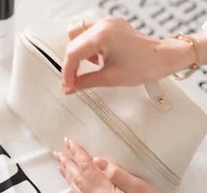 Portable travel cosmetic bag made of PU by Bowlift