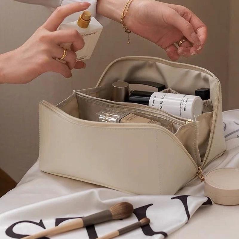 Portable travel cosmetic bag made of PU by Bowlift