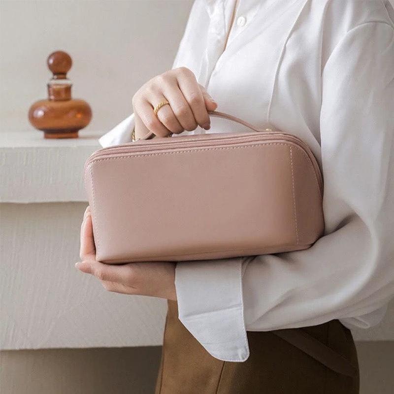 Portable travel cosmetic bag made of PU by Bowlift