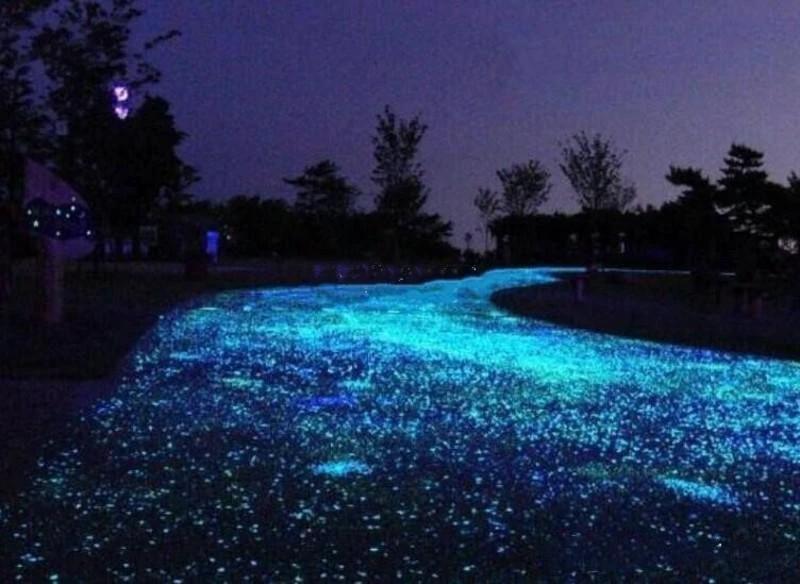 Gleam - Glow-in-the-Dark Garden Pebbles by Bowlift