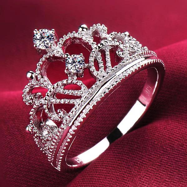Princess Tiara Ring by Bowlift