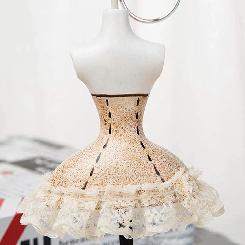 Creative jewelry stand female bust made of resin by Bowlift