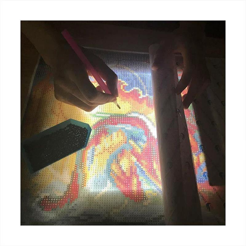 Drawing board with LED light by Bowlift
