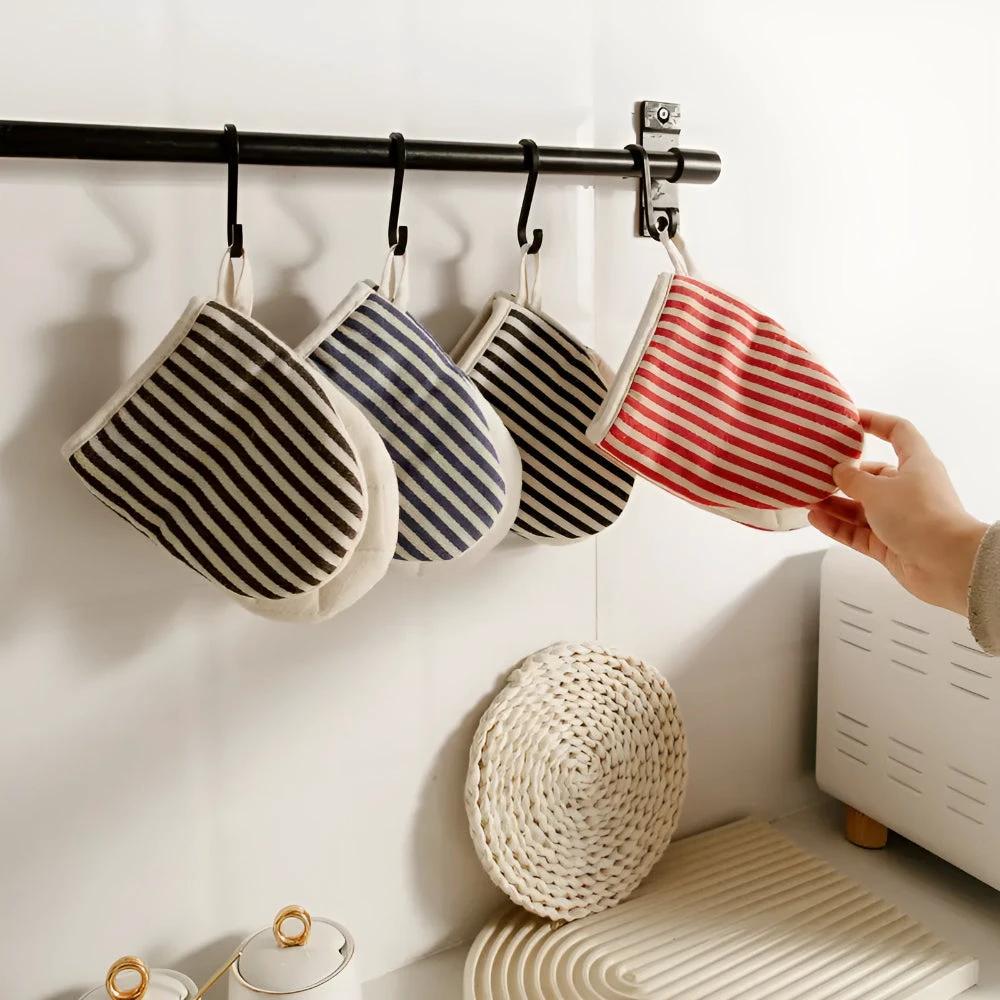 Striped Heat-Resistant Kitchen Mitts by Casa & Beyond