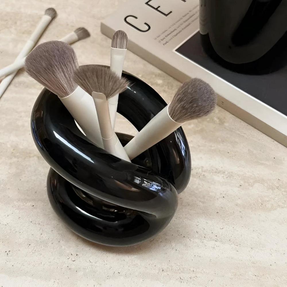 Nordic Knot Ceramic Holder by Casa & Beyond
