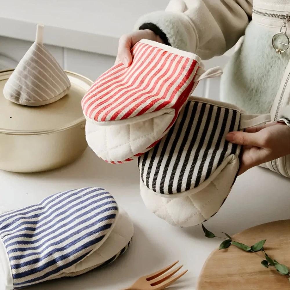 Striped Heat-Resistant Kitchen Mitts by Casa & Beyond