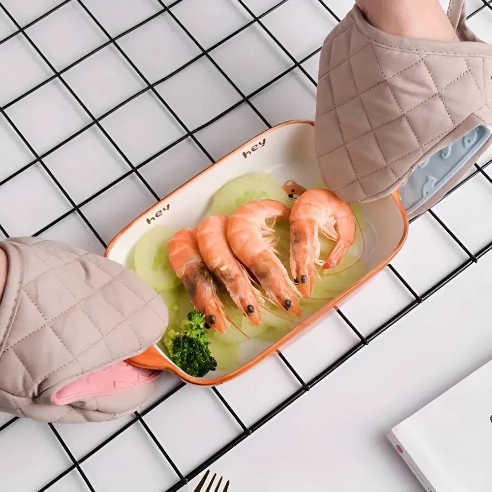 Silicone Quilted Heatproof Kitchen Mitts by Casa & Beyond