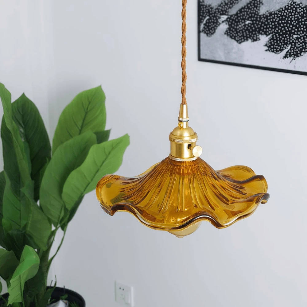 Stylish hibiscus flower lamp Bowlift by Bowlift
