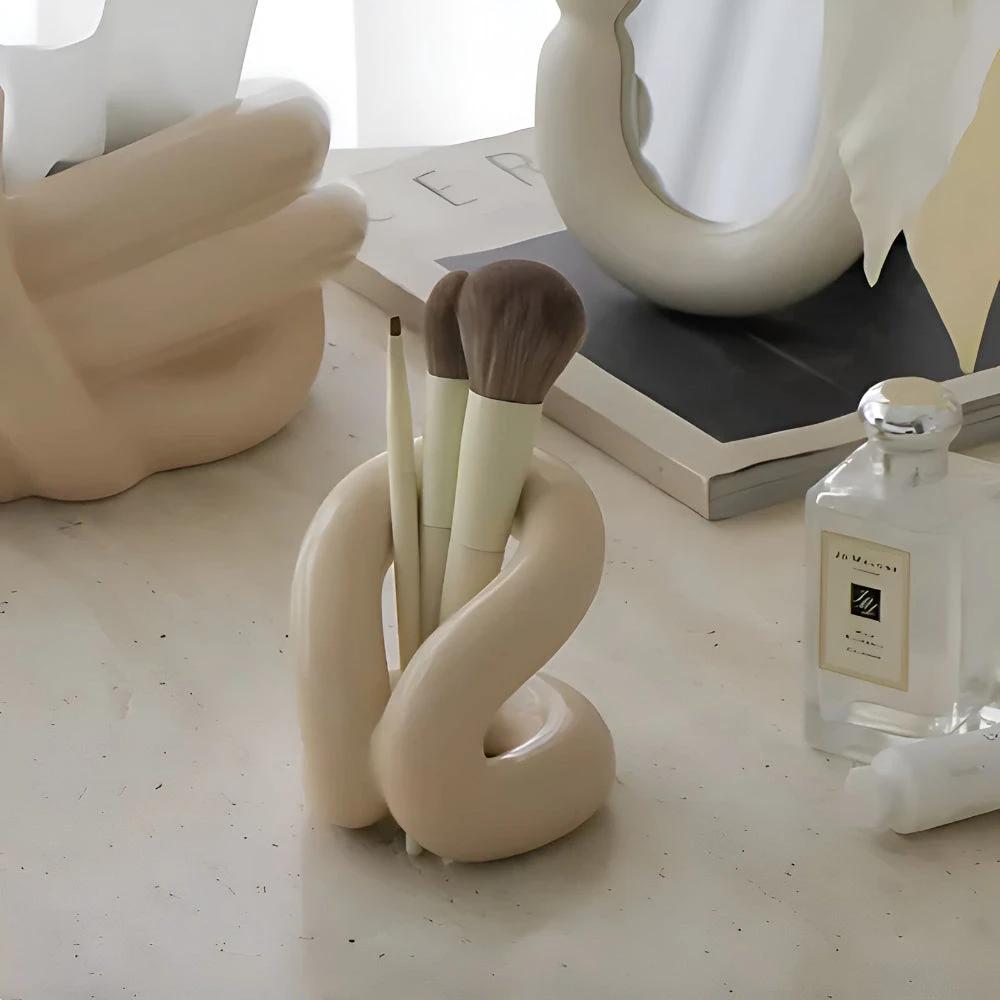 Nordic Knot Ceramic Holder by Casa & Beyond