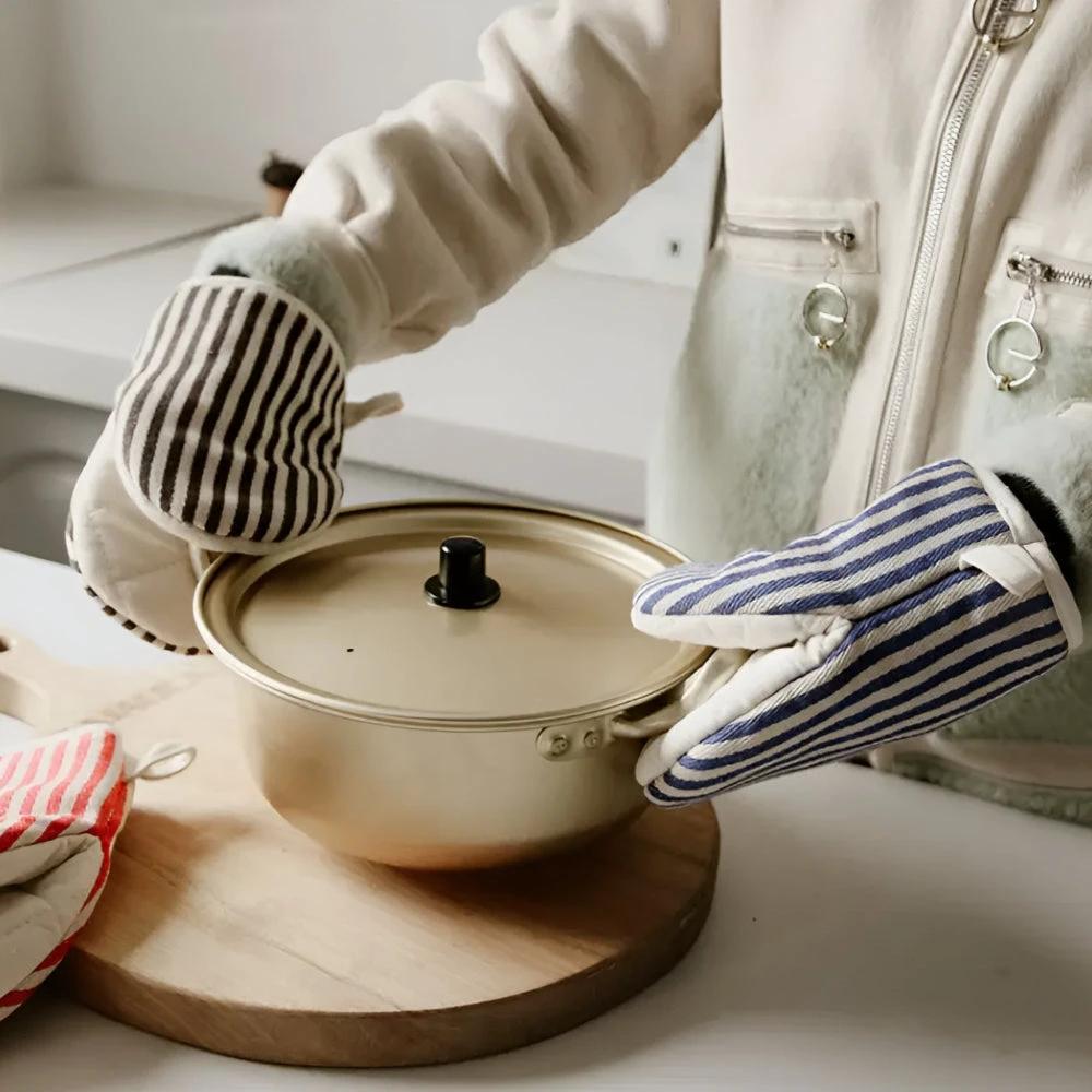 Striped Heat-Resistant Kitchen Mitts by Casa & Beyond