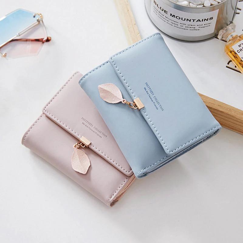 Short wallet with three folds and leaf decor by Bowlift