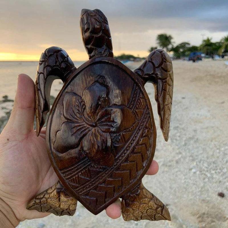 Wood sculpture Hawaii turtle by Bowlift