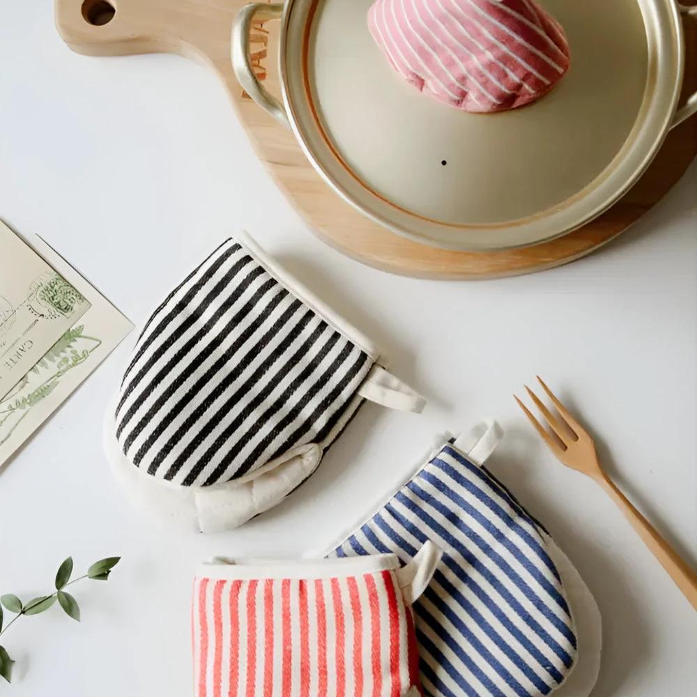 Striped Heat-Resistant Kitchen Mitts by Casa & Beyond