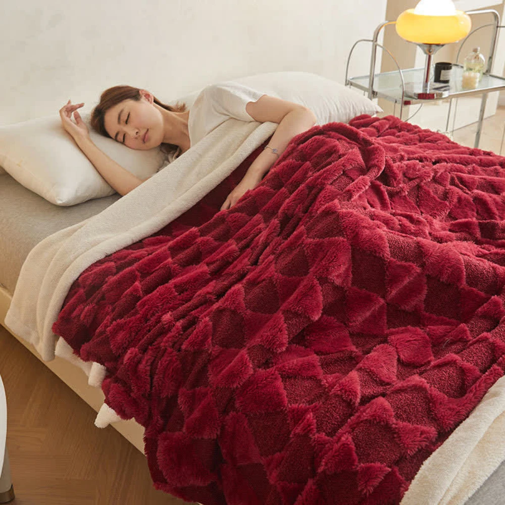 Soft Diamond Pattern Comfort Blanket by Casa & Beyond