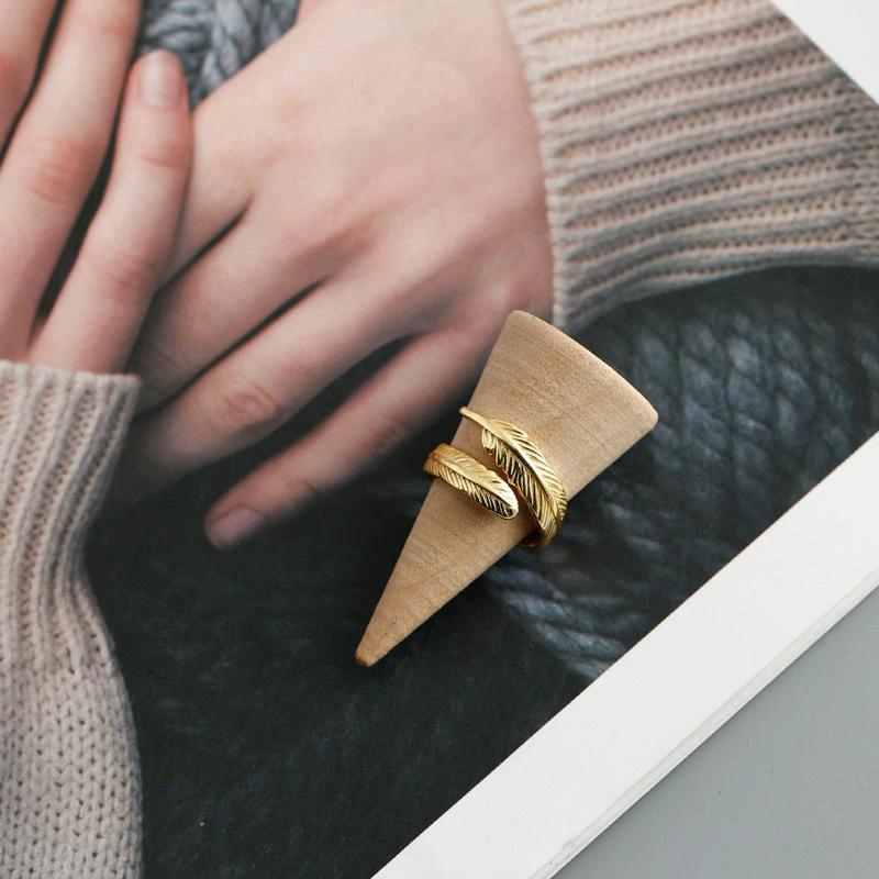 Adjustable Golden Spring Ring by Bowlift