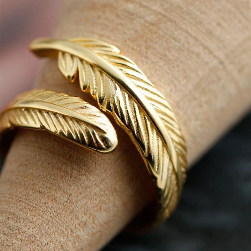 Adjustable Golden Spring Ring by Bowlift