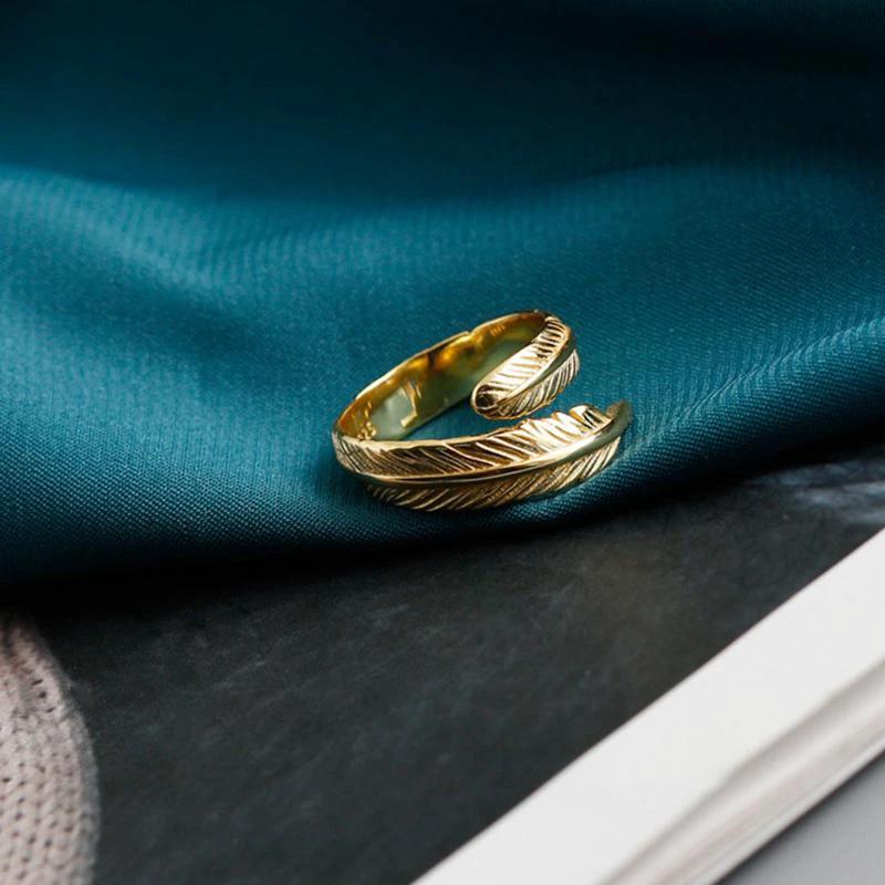 Adjustable Golden Spring Ring by Bowlift