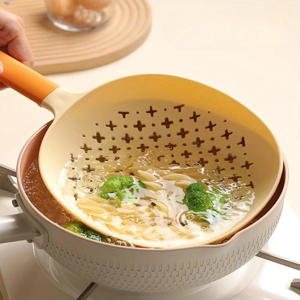 Heat-Resistant Plastic Colander Strainer by Casa & Beyond