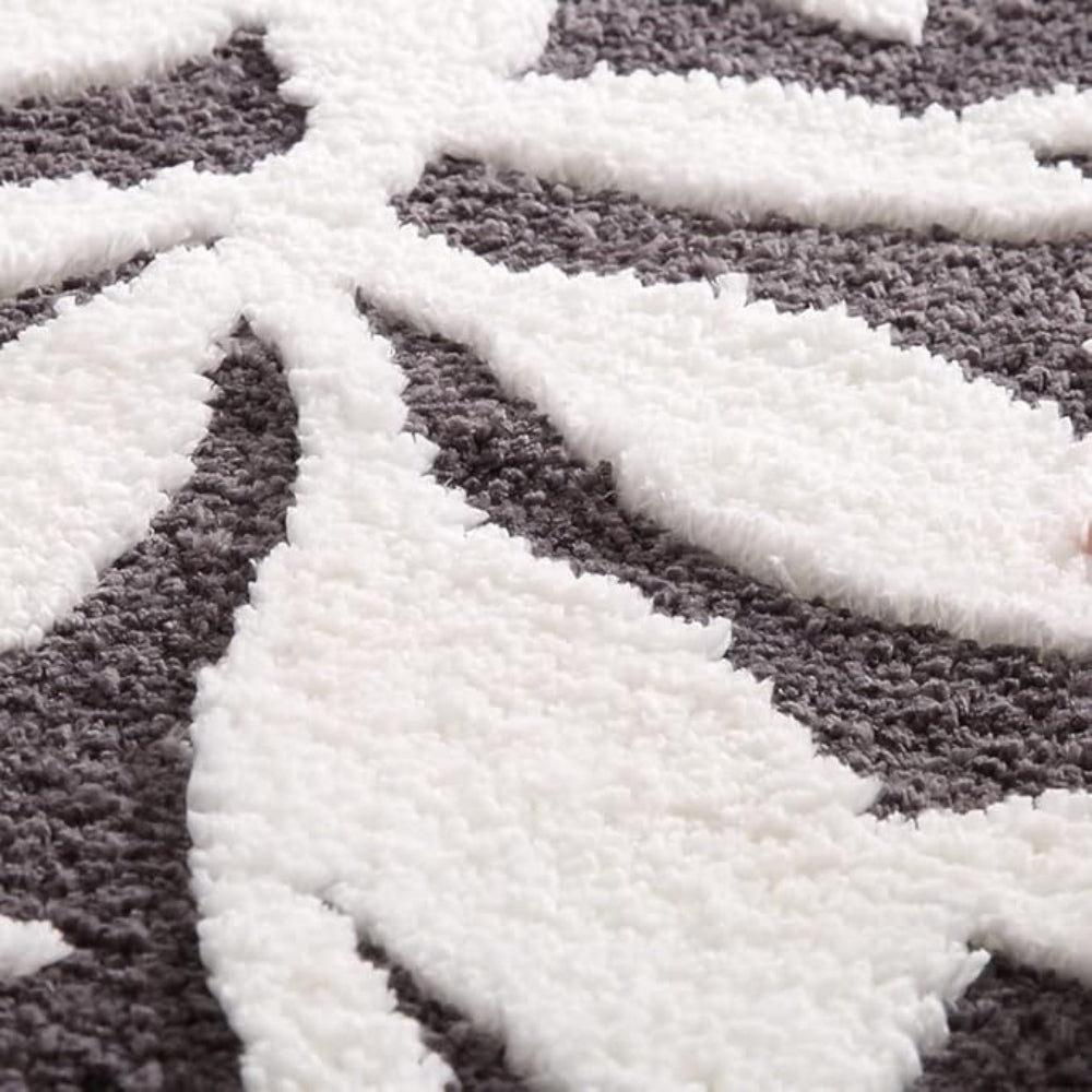 Zyphire Leaf Pattern Bath Mat by Casa & Beyond