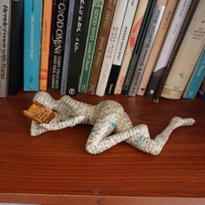 Decoration of the creative resin reader by Bowlift