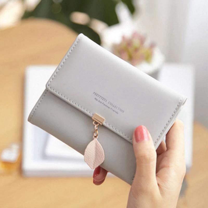 Short wallet with three folds and leaf decor by Bowlift