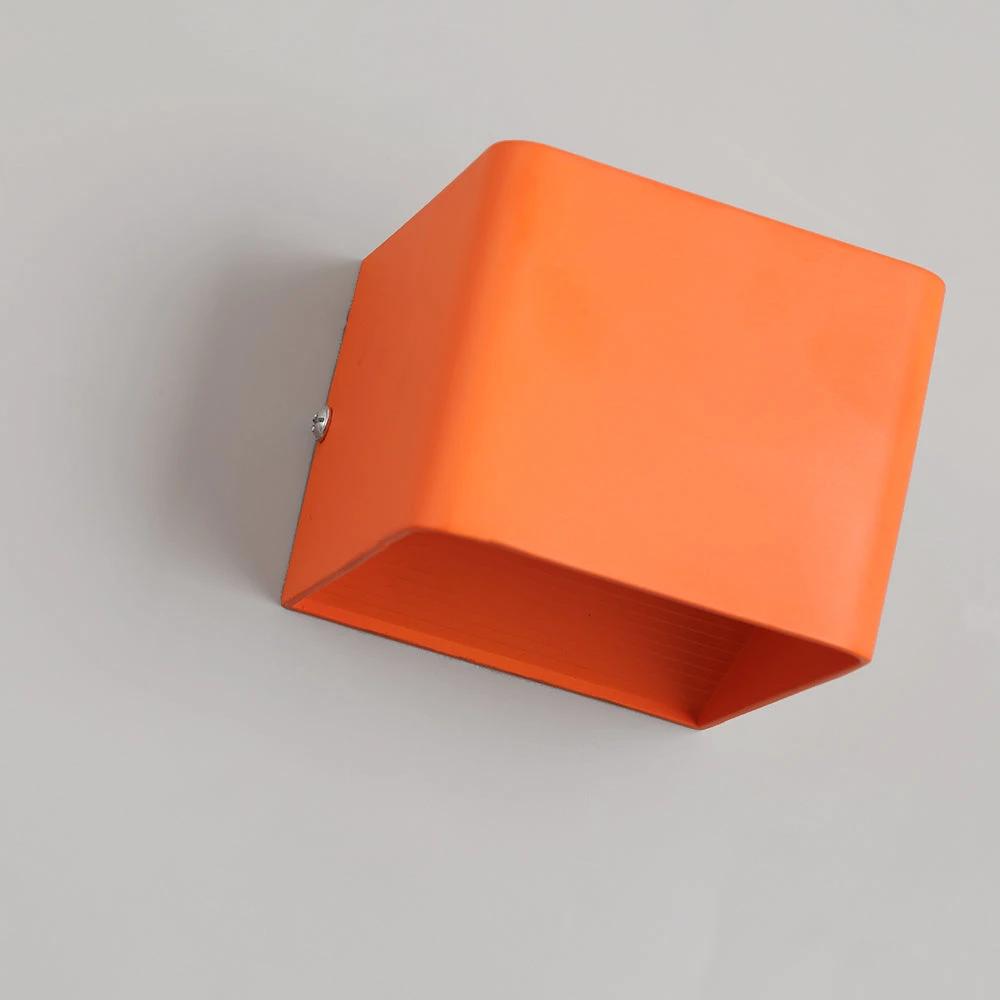 Square wall lamp with unique design Bowlift by Bowlift