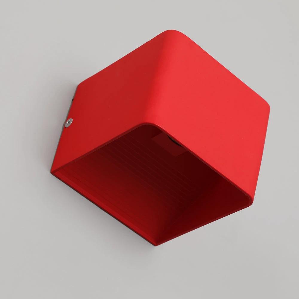 Square wall lamp with unique design Bowlift by Bowlift