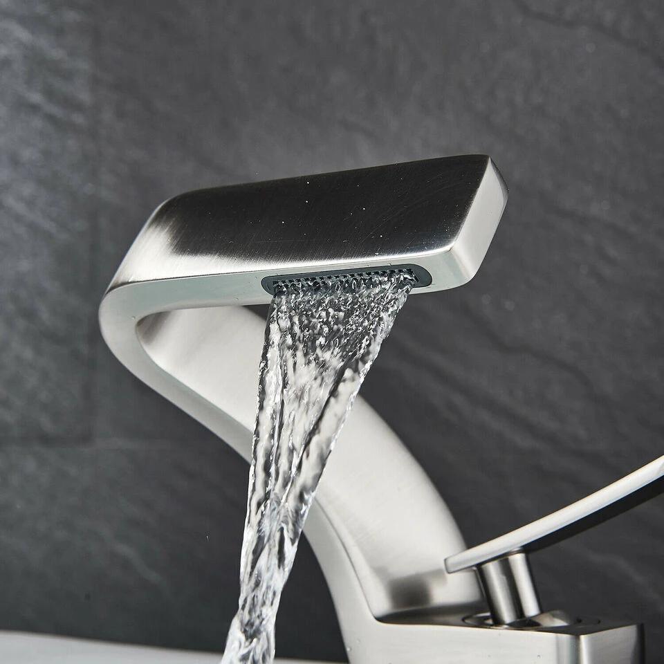 AquaArc Modern Kitchen Faucet Bowlift by Bowlift