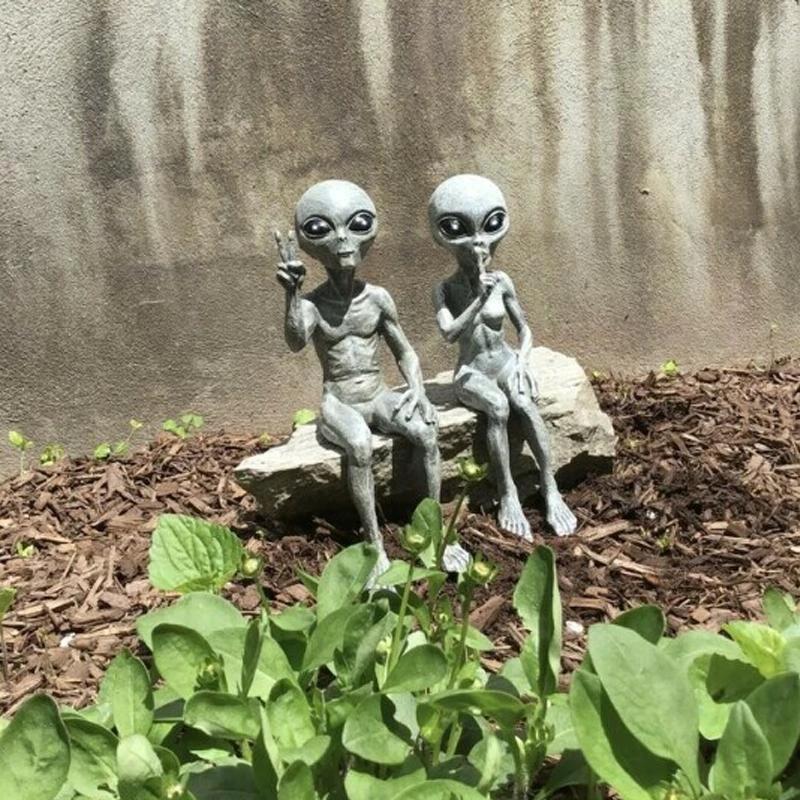 Statue Garden Alien by Bowlift