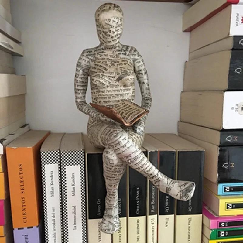 Decoration of the creative resin reader by Bowlift