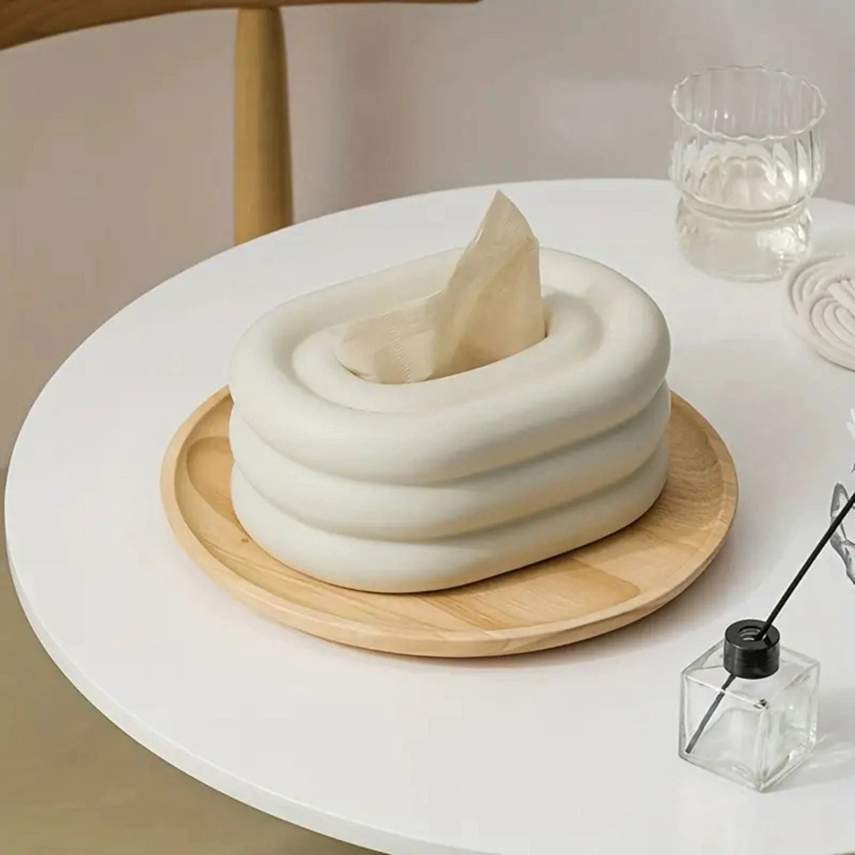 Lustre Ceramic Tissue Holder by Casa & Beyond