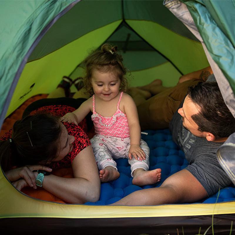 Camping carpet with air mattress by Bowlift