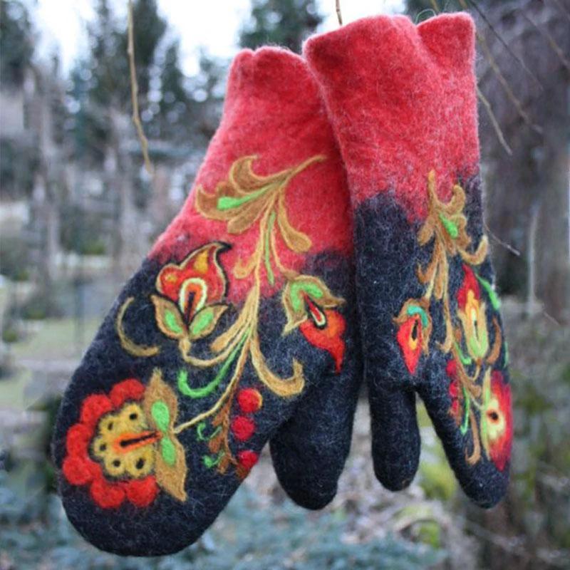 Hand warmer with Christmas flower embroidery by Bowlift