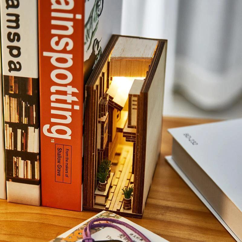 Assembly kit for DIY shelf decoration by Bowlift