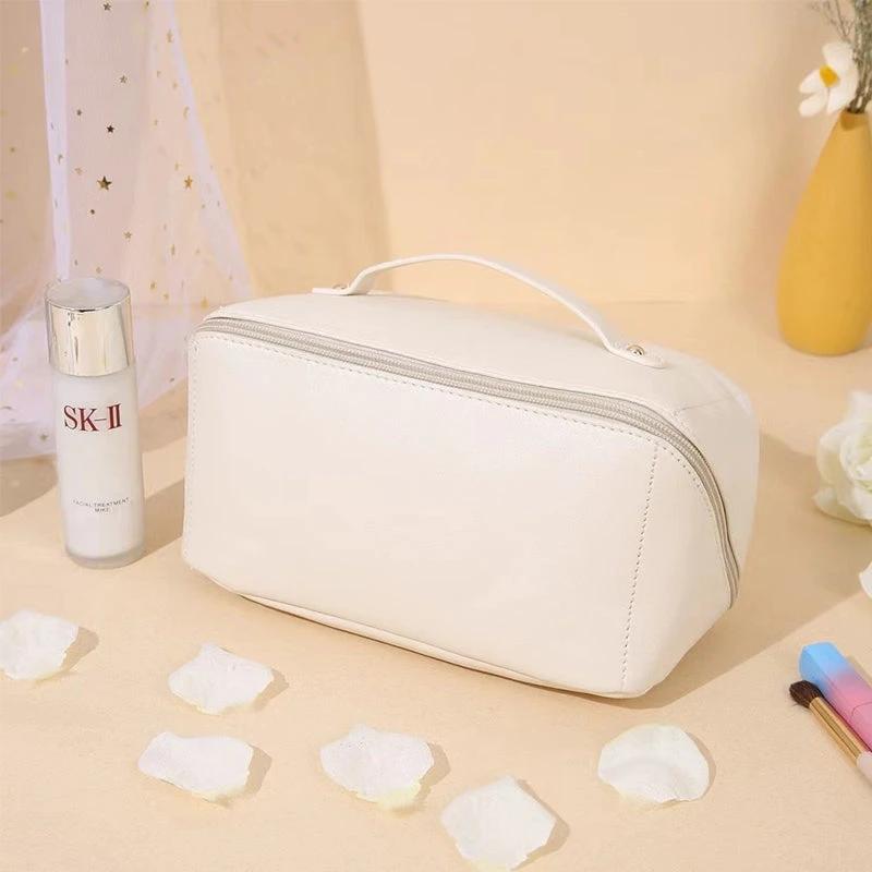 Portable travel cosmetic bag made of PU by Bowlift
