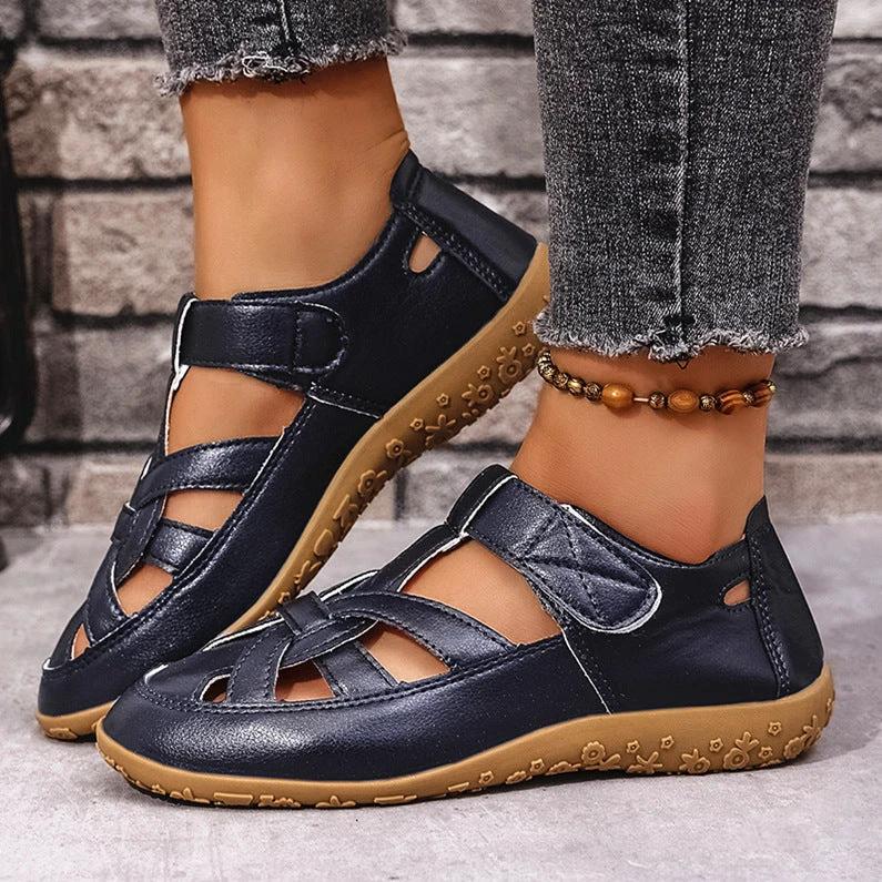 Versatile round-toe casual shoe by BowLift