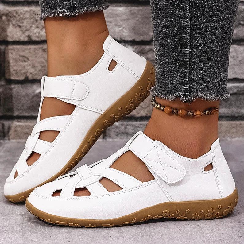 Versatile round-toe casual shoe by BowLift