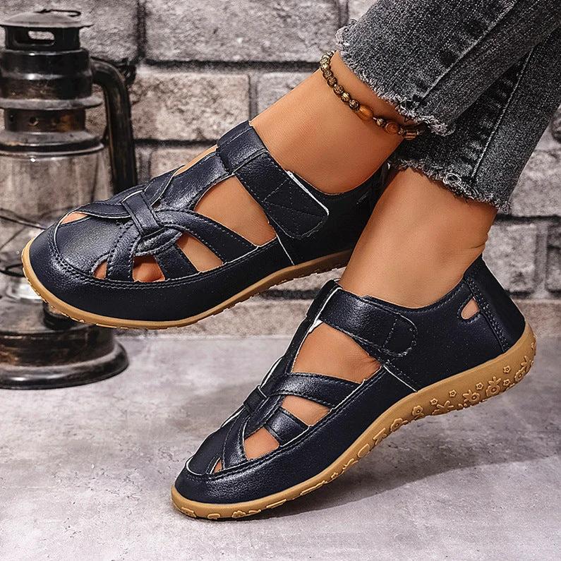 Versatile round-toe casual shoe by BowLift
