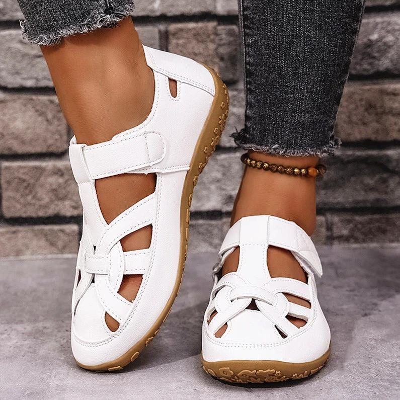 Versatile round-toe casual shoe by BowLift