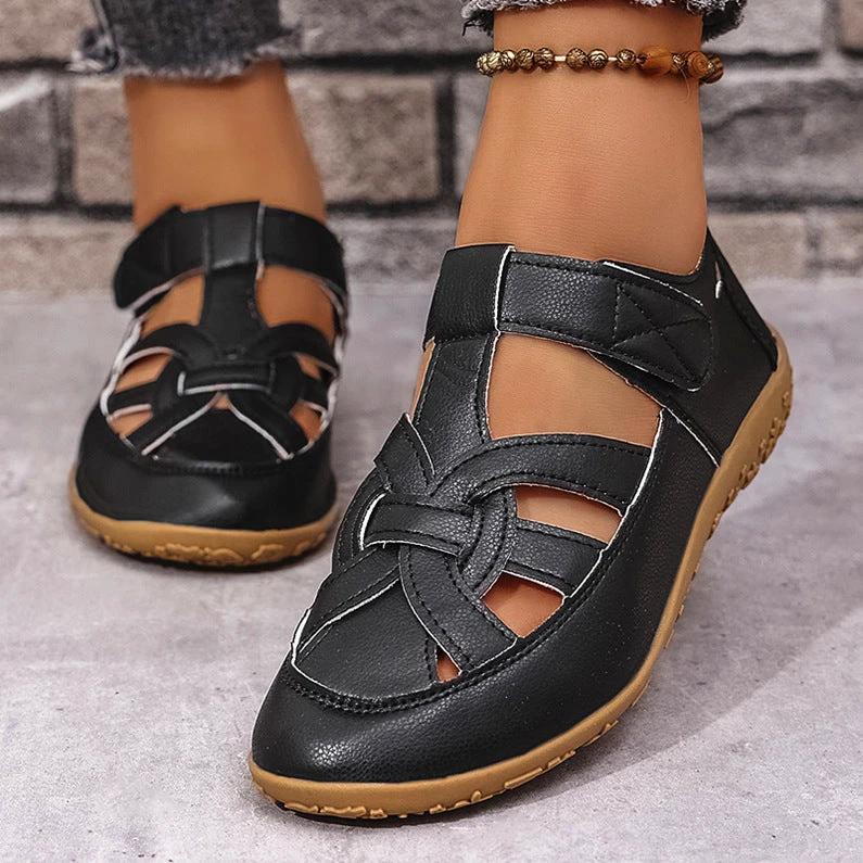 Versatile round-toe casual shoe by BowLift