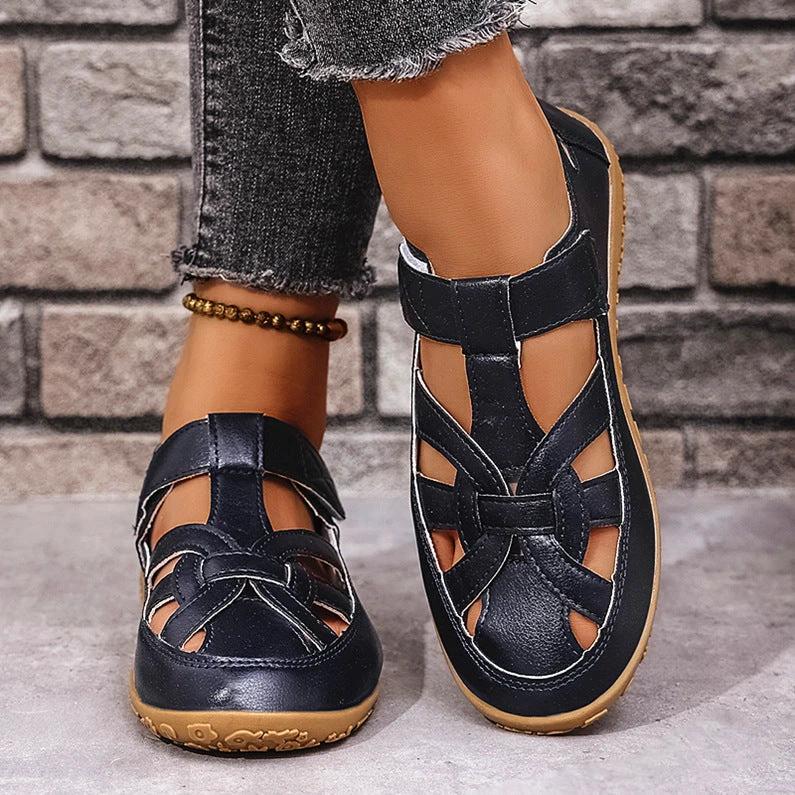 Versatile round-toe casual shoe by BowLift