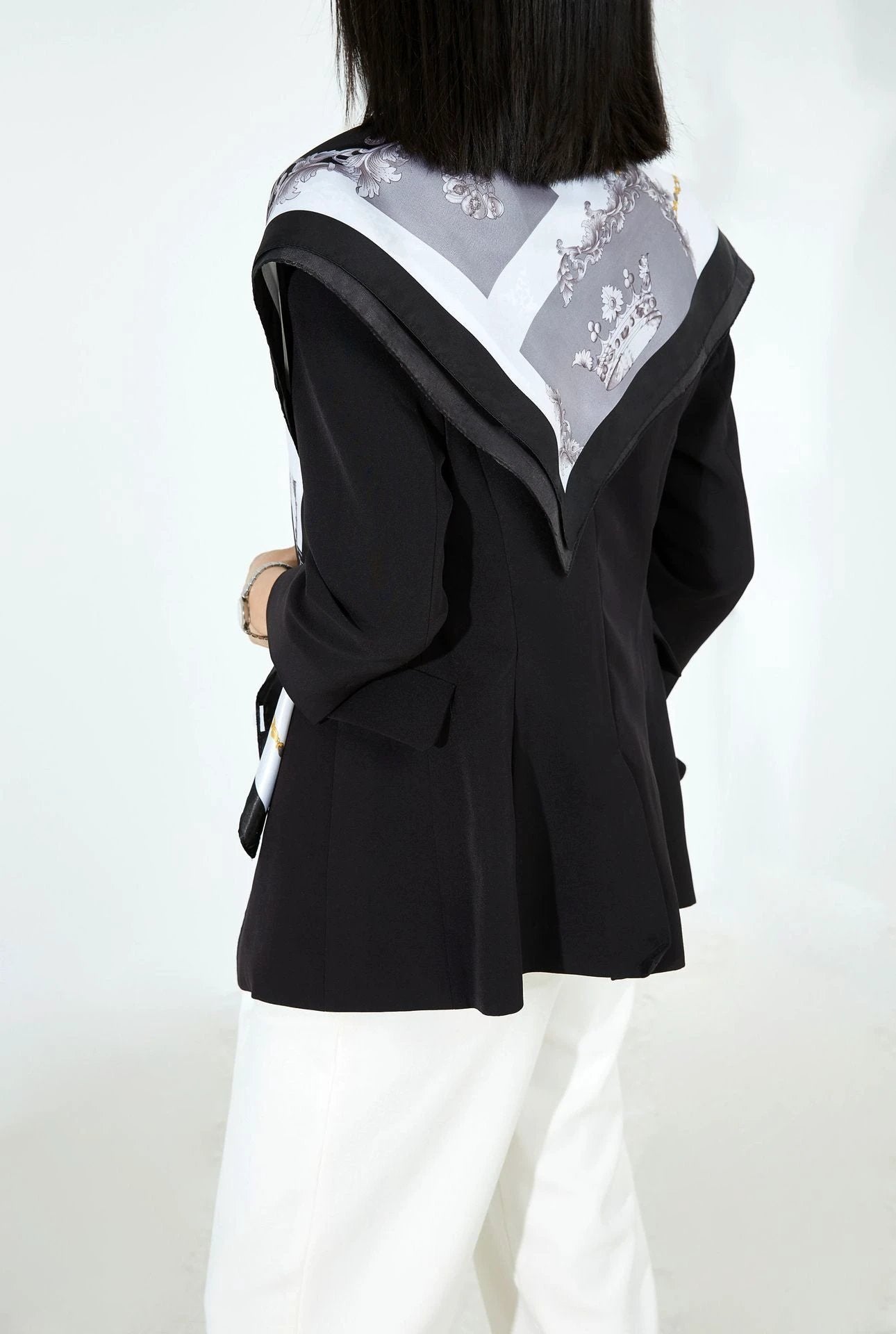 Premium Square Scarf for Commuters by BowLift