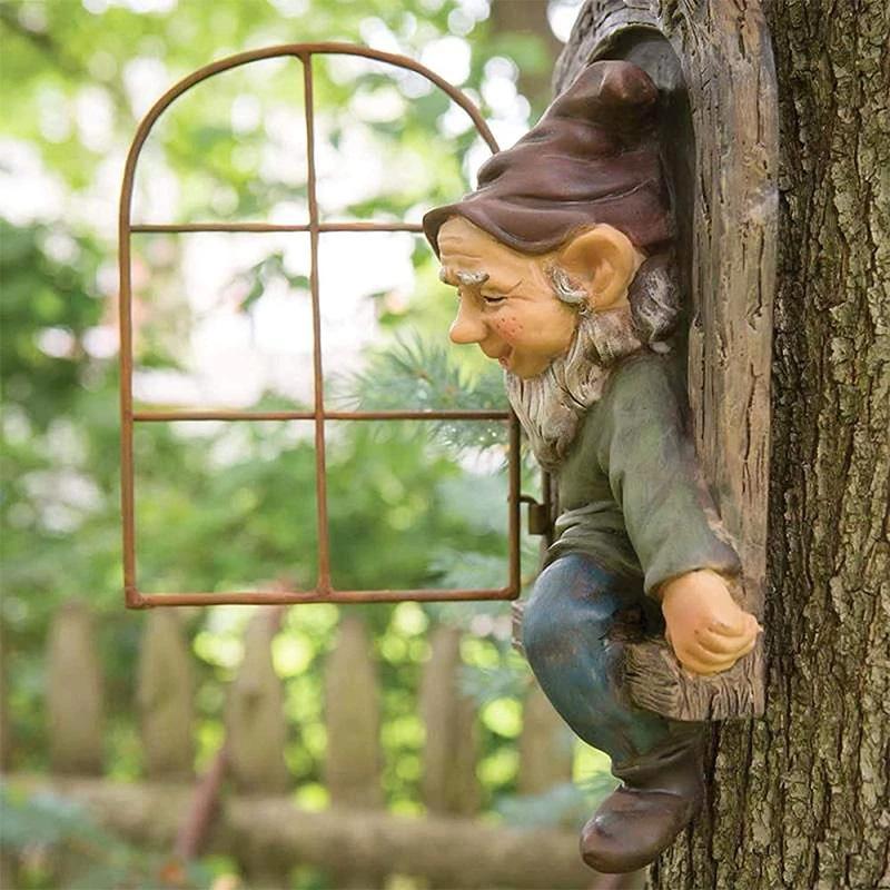 Garden decor gnome figure by Bowlift