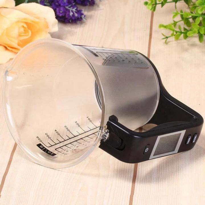 Measuring cup for kitchen use by Bowlift