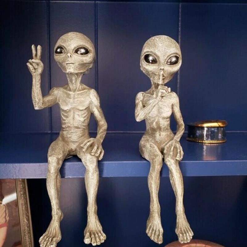 Statue Garden Alien by Bowlift