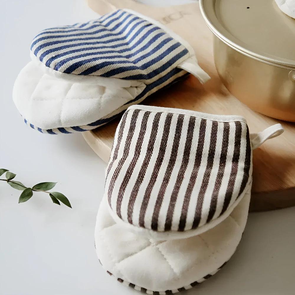 Striped Heat-Resistant Kitchen Mitts by Casa & Beyond