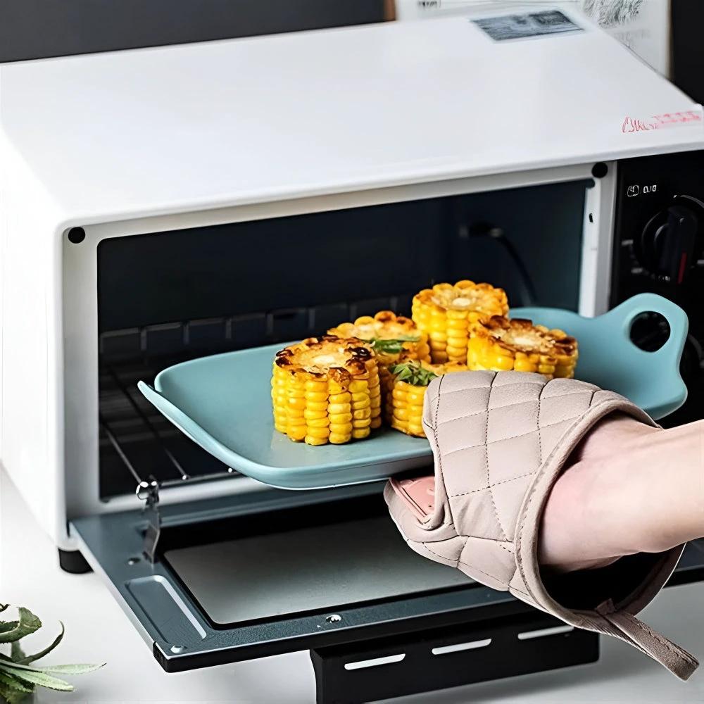 Silicone Quilted Heatproof Kitchen Mitts by Casa & Beyond