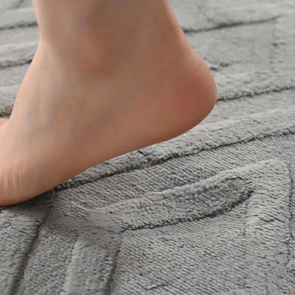 Diamond Jacquard Bath Mat by Casa & Beyond