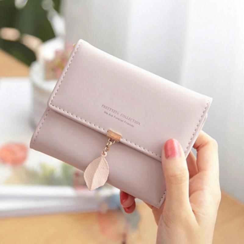 Short wallet with three folds and leaf decor by Bowlift