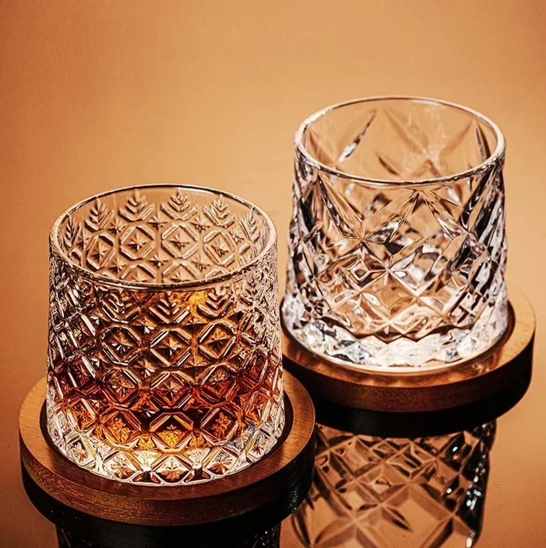 WhiskeySpin - Premium rotating whiskey glass Bowlift by Bowlift